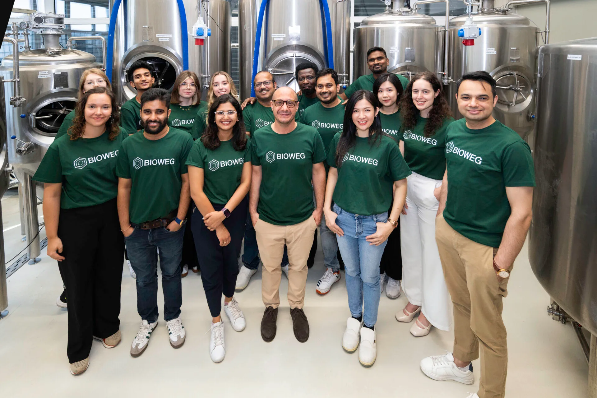 Biowegs-team-in-laboratory